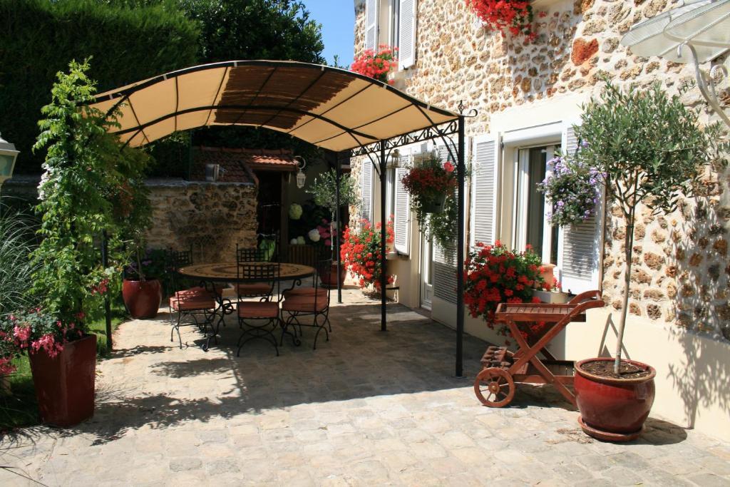 Gites Le Petit Nailly Magny-les-Hameaux Ngoại thất bức ảnh