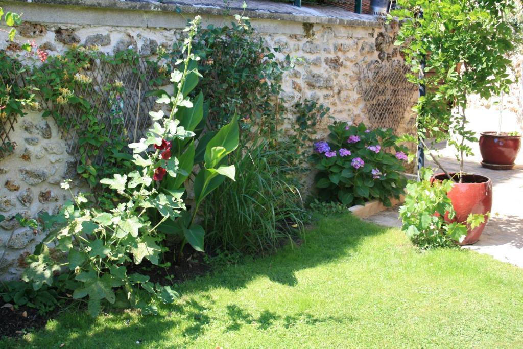 Gites Le Petit Nailly Magny-les-Hameaux Ngoại thất bức ảnh